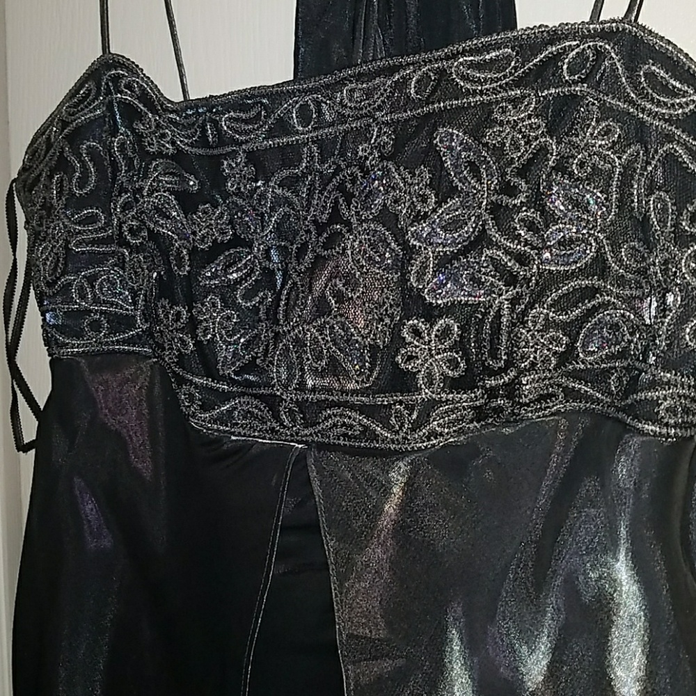 Formal dress - Picture 2 of 5